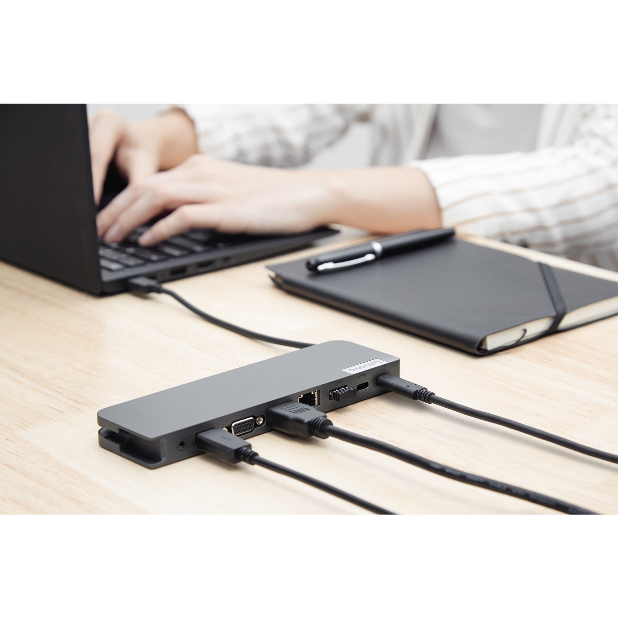 Lenovo Dockingstation 18 x 1,7 x 5,3 cm (B x H x T) Netzbetrieb 1 x USB-C (Stromanschluss), 1 x USB-C 3.1, 1 x USB 3.1 Gen 1, 1 x USB 2.0, 1 x HDMI, 1 x VGA, 1 x RJ45, 1 x Kopfhörer/Mikrofon