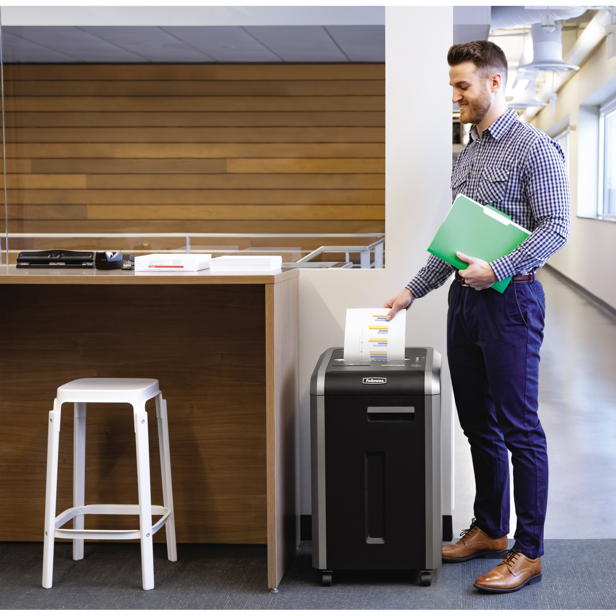 Fellowes® Aktenvernichter Powershred® 225i P-2 Papier, Heftklammern, Büroklammern, Kreditkarten, CDs/DVDs Streifenschnitt 24 Bl. silber/schwarz