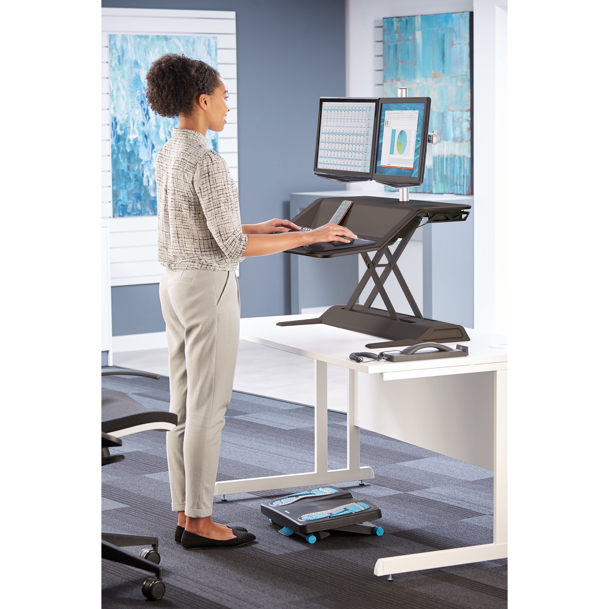 Fellowes® Sitz-Steh-Arbeitsplatz Lotus™ 15,8kg Stahl/ABS Kunststoff schwarz