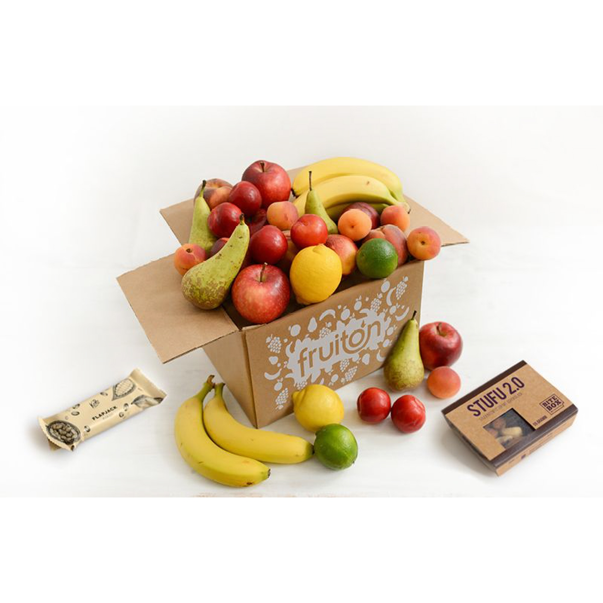 Grußbox Homeoffice Mix Box M Bananen, Äpfel, Birnen, kernlose Weintrauben (250 g), 3 x saisonale Sorten, Kiwis, 1 x "Flapjack" Haferriegel mit Kakao (60 g), 1 x Studentenfutter mit Schokolade (55 g)